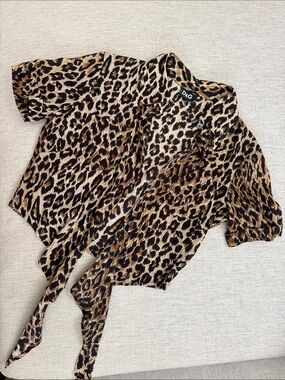 D&G Dolce & Gabbana Leopard Print Tie-Front Cropped Button-Down Shirt